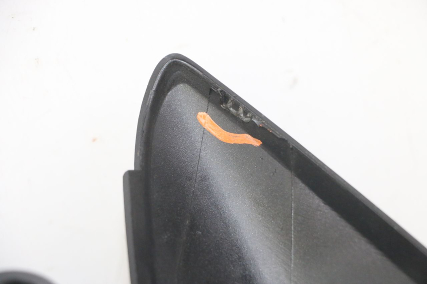 photo de FLANC LATERAL AVANT DROIT HONDA NTV DEAUVILLE ABS 700 (2007 - 2016) - Gros plan technique