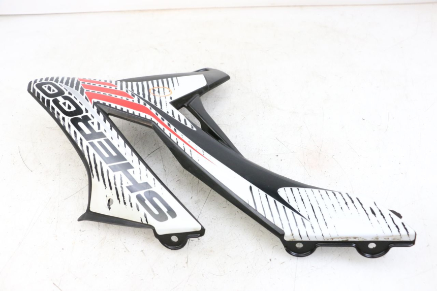 photo de FLANC LATERAL AVANT DROIT SHERCO SM-R 50 (2013 - 2017) - Gros plan technique