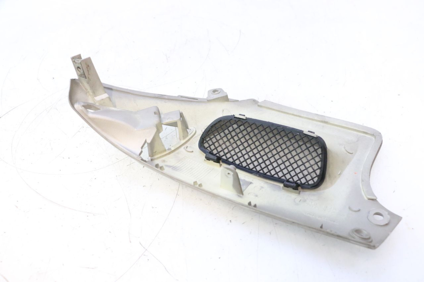 photo de FLANC LATERAL AVANT DROIT PEUGEOT SPEEDFIGHT LC 50 (1996 - 2002) - Gros plan technique