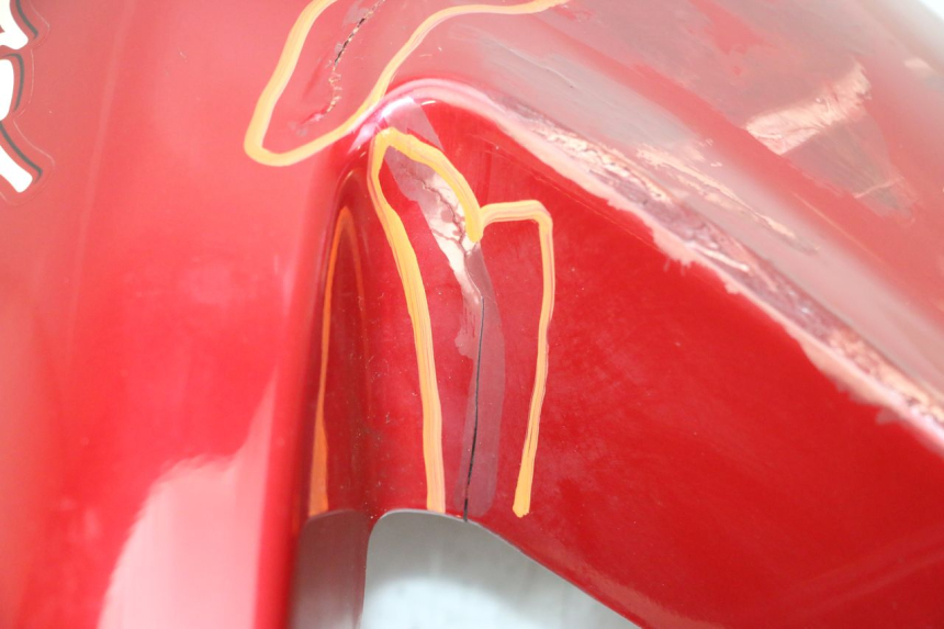 photo de FLANC LATERAL AVANT DROIT TRIUMPH SPRINT 900 (1995 - 1998) - Détails caractéristiques