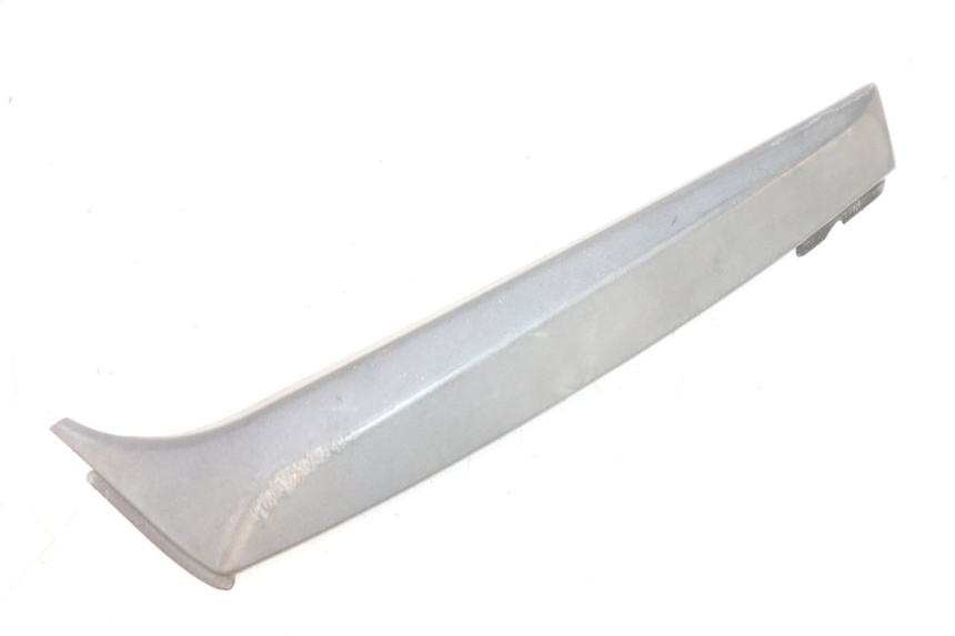 photo de FLANC LATERAL AVANT DROIT APRILIA SR MOTARD 50 (2012 - 2018) - Zoom état d’usage