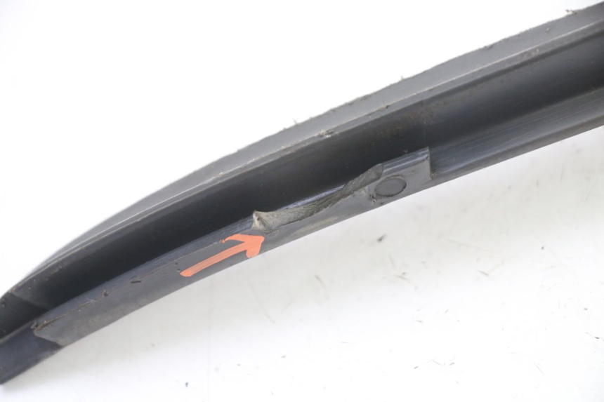 photo de FLANC LATERAL AVANT DROIT PIAGGIO SUPER LX 125 (2000 - 2003) - Gros plan technique