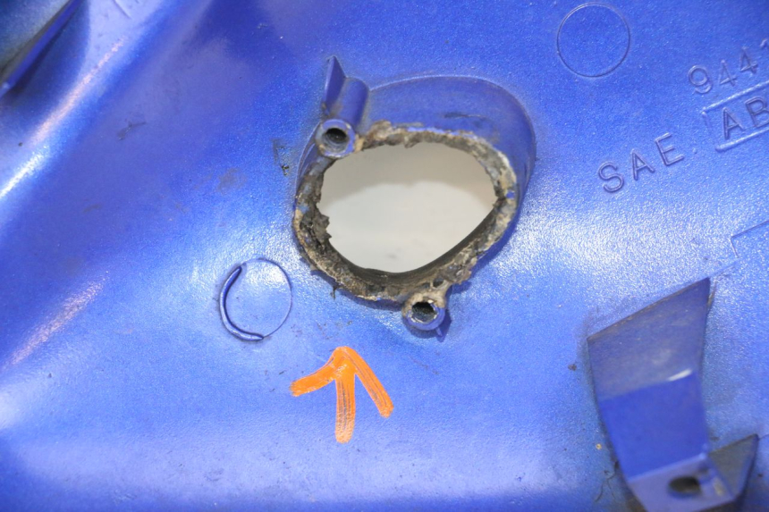 photo de FLANC LATERAL AVANT DROIT SUZUKI SV S 650 (1999 - 2002) - Gros plan technique