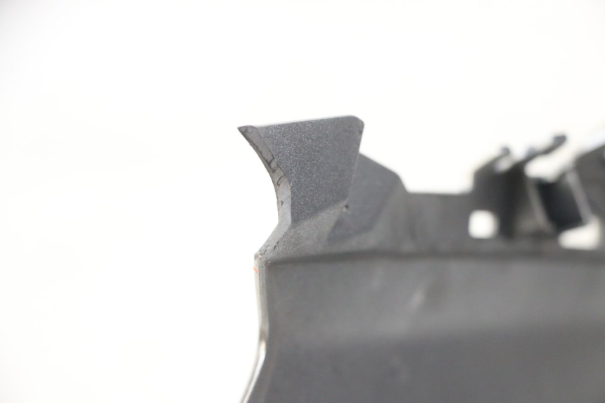 photo de FLANC LATERAL AVANT DROIT YAMAHA XMAX X-MAX ABS 125 (2017 - 2020) - Gros plan technique