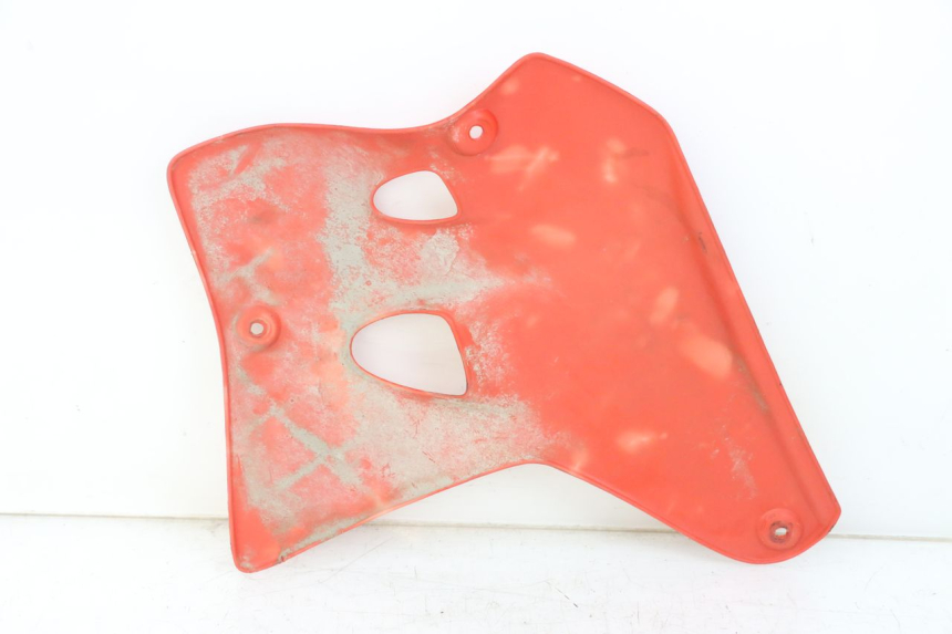 photo de FLANC LATERAL AVANT DROIT PEUGEOT XP6 50 (1997 - 2003) - Gros plan technique