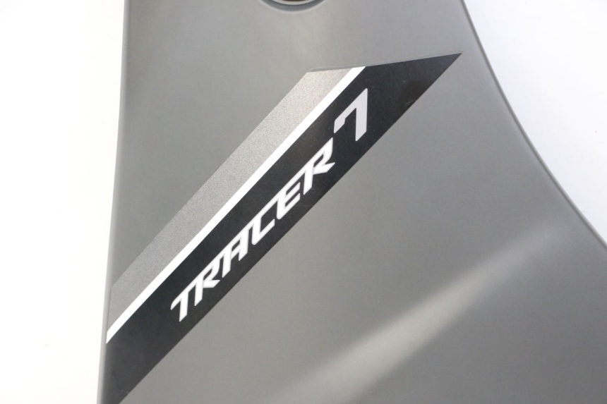 photo de FLANC LATERAL AVANT DROIT YAMAHA TRACER 7 700 (2020 - 2024) - Pièce contrôlée