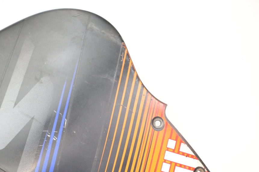 photo de FLANC LATERAL AVANT GAUCHE APRILIA RS 50 (1999 - 2005) - Zoom composants