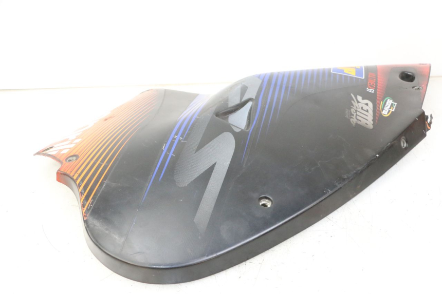 photo de FLANC LATERAL AVANT GAUCHE APRILIA RS 50 (1999 - 2005) - Points de fixation