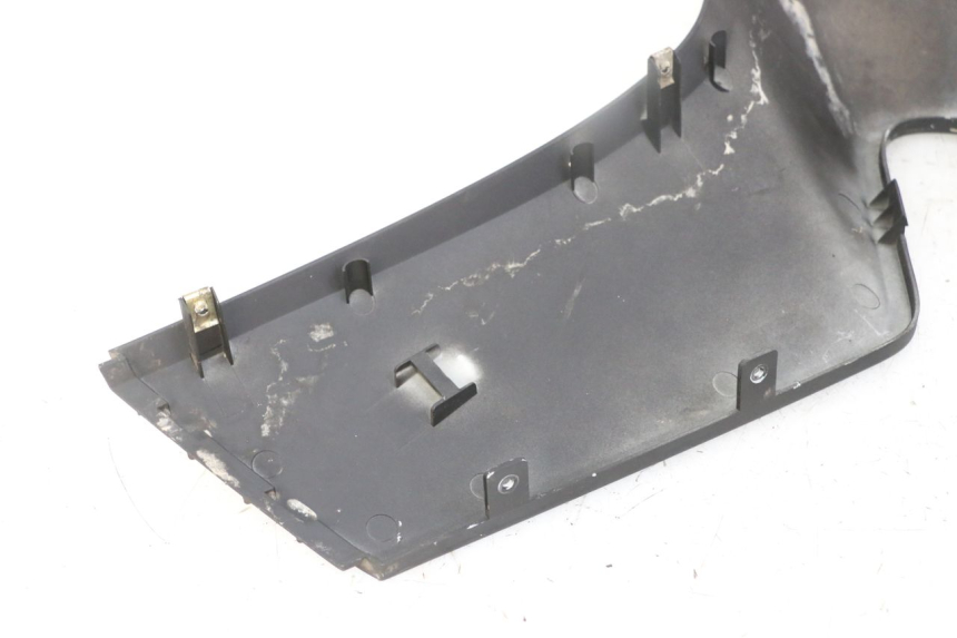 photo de FLANC LATERAL AVANT GAUCHE KYMCO DINK STREET 125 (2009 - 2014) - Gros plan technique