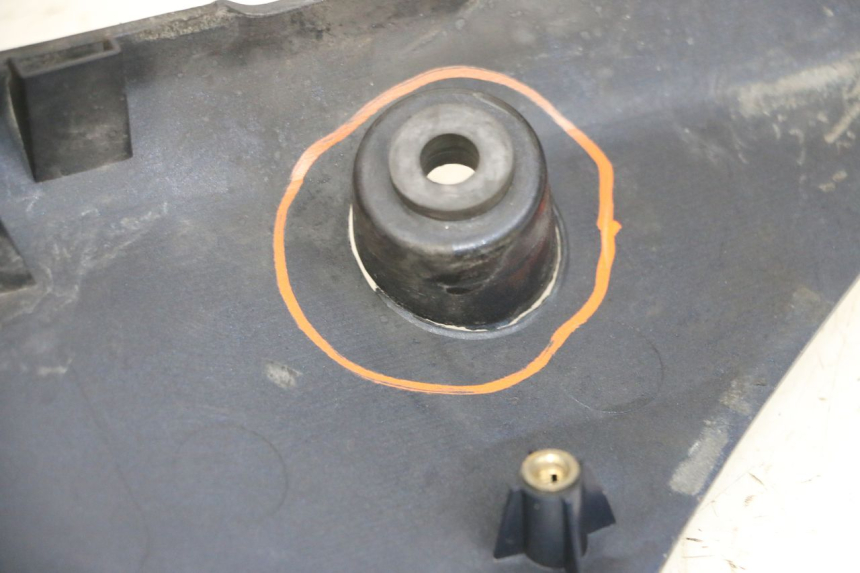 photo de FLANC LATERAL AVANT GAUCHE SUZUKI DL V STROM 1000 (2002 - 2007) - Autre angle de vue