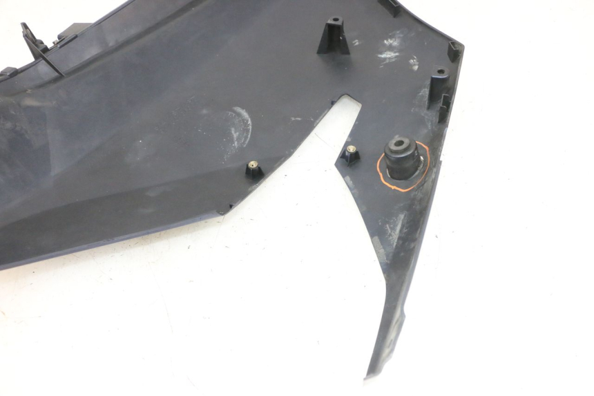 photo de FLANC LATERAL AVANT GAUCHE SUZUKI DL V STROM 1000 (2002 - 2007) - Points de fixation