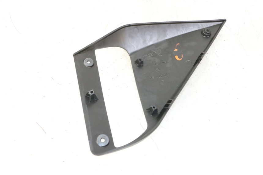 photo de FLANC LATERAL AVANT GAUCHE GILERA NEXUS 300 (2008 - 2013) - Zoom état d’usage