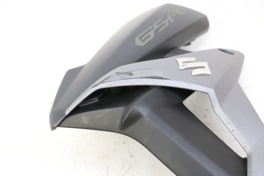 photo de FLANC LATERAL AVANT GAUCHE SUZUKI GSR 750 (2011 - 2017) - Autre angle de vue