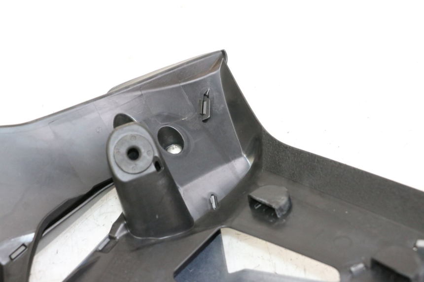 photo de FLANC LATERAL AVANT GAUCHE SUZUKI GSR 750 (2011 - 2017) - Points de fixation