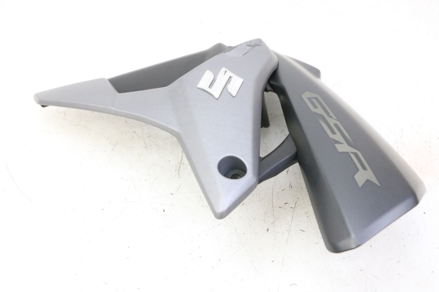 photo de FLANC LATERAL AVANT GAUCHE SUZUKI GSR 750 (2011 - 2017) - Marquages et références