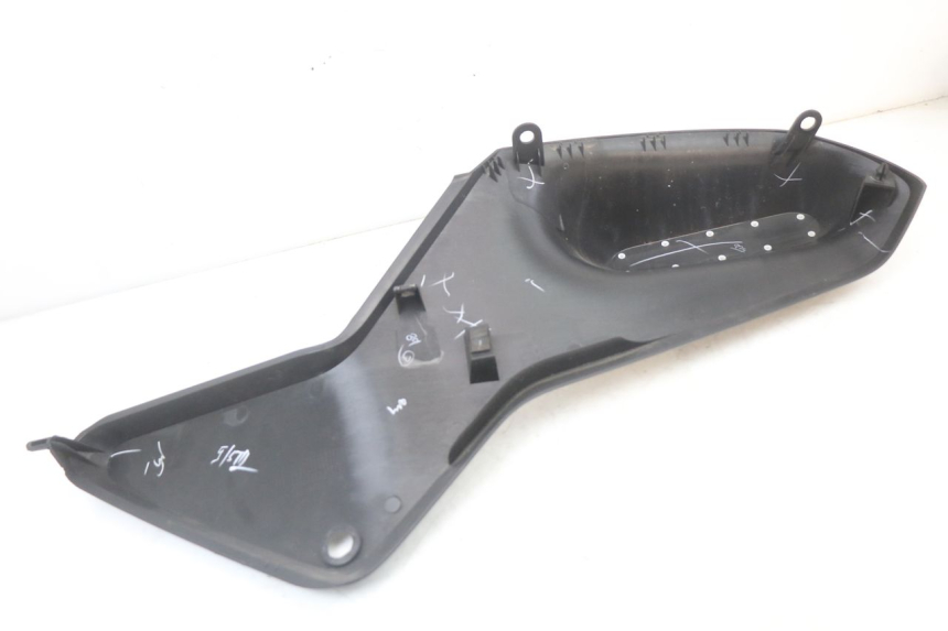 photo de FLANC LATERAL AVANT GAUCHE HUSQVARNA SVARTPILEN 401 (2018 - 2023) - Vue d’ensemble