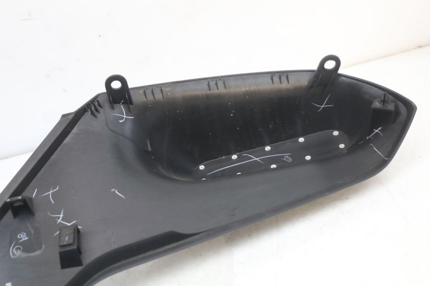 photo de FLANC LATERAL AVANT GAUCHE HUSQVARNA SVARTPILEN 401 (2018 - 2023) - État de surface