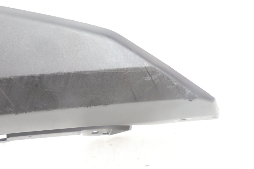 photo de FLANC LATERAL AVANT GAUCHE INFERIEUR YAMAHA N-MAX NMAX 125 (2021 - 2024) - Gros plan technique