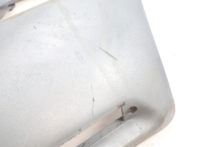 photo de FLANC LATERAL AVANT GAUCHE INFERIEUR GILERA RUNNER SP 50 (2002 - 2004) - Gros plan technique