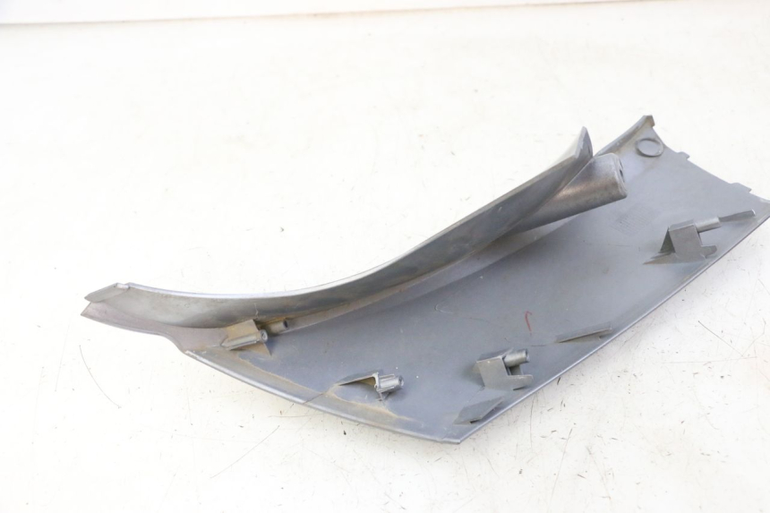 photo de FLANC LATERAL AVANT GAUCHE SYM JOYMAX 125 (2010 - 2017) - Gros plan technique