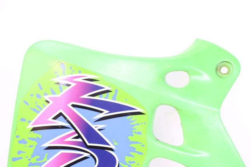 photo de FLANC LATERAL AVANT GAUCHE KAWASAKI KDX 125 (1990 - 1991) - État de surface