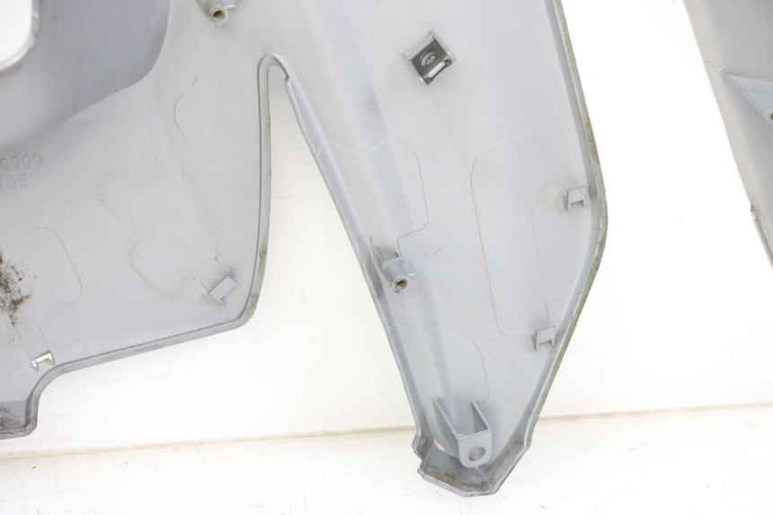 photo de FLANC LATERAL AVANT GAUCHE KYMCO X-TOWN XTOWN 125 (2016 - 2021) - Points de fixation