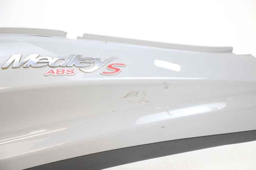 photo de FLANC LATERAL AVANT GAUCHE PIAGGIO MEDLEY 125 (2016 - 2023) - Gros plan technique