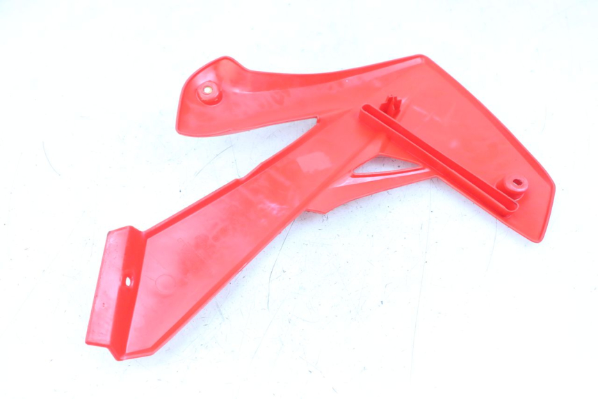 photo de FLANC LATERAL AVANT GAUCHE RIEJU MRT 50 (2018 - 2021) - Détail de la pièce