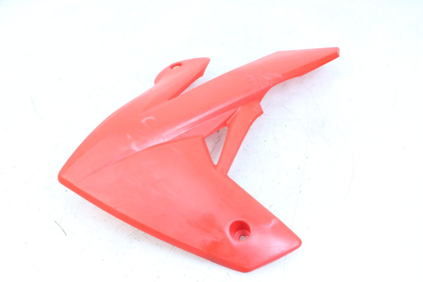 photo de FLANC LATERAL AVANT GAUCHE RIEJU MRT 50 (2018 - 2021) - Autre angle de vue