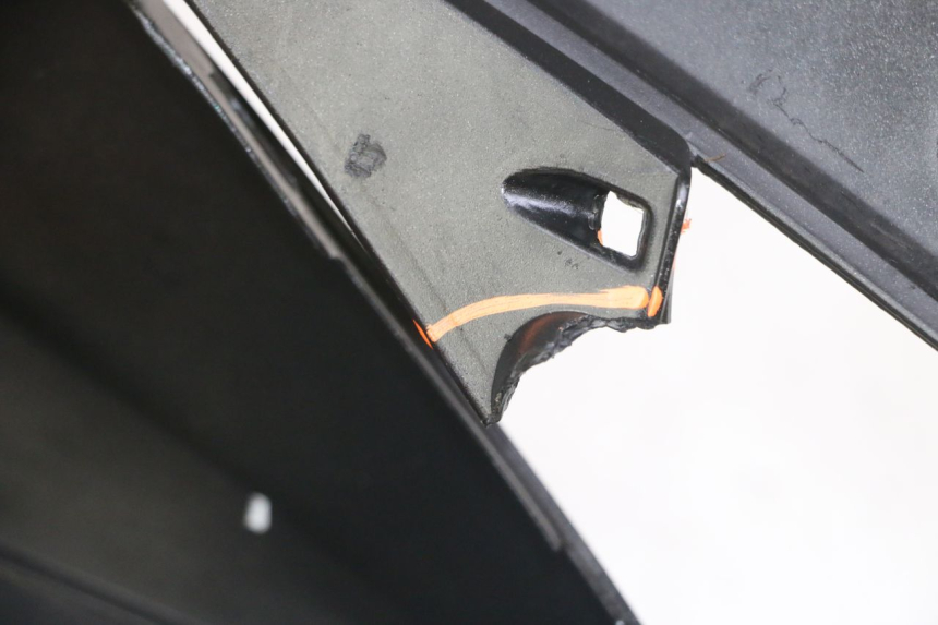 photo de FLANC LATERAL AVANT GAUCHE HONDA NTV DEAUVILLE ABS 700 (2007 - 2016) - Gros plan technique