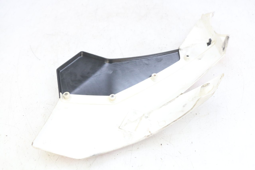 photo de FLANC LATERAL AVANT GAUCHE YCF R-START 125 - Autre angle de vue