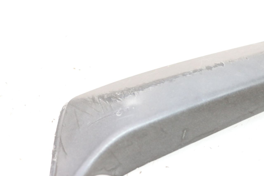 photo de FLANC LATERAL AVANT GAUCHE APRILIA SR MOTARD 50 (2012 - 2018) - Détail de la pièce