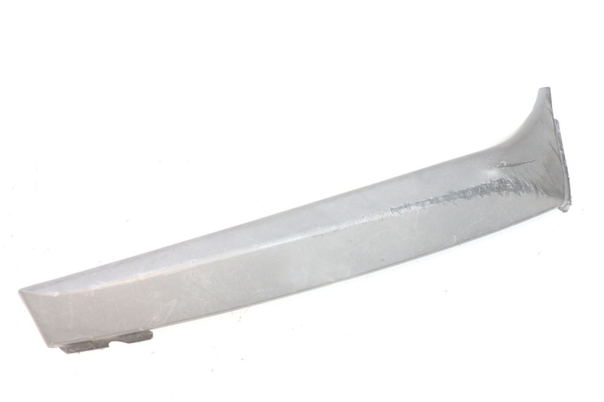 photo de FLANC LATERAL AVANT GAUCHE APRILIA SR MOTARD 50 (2012 - 2018) - Zoom état d’usage
