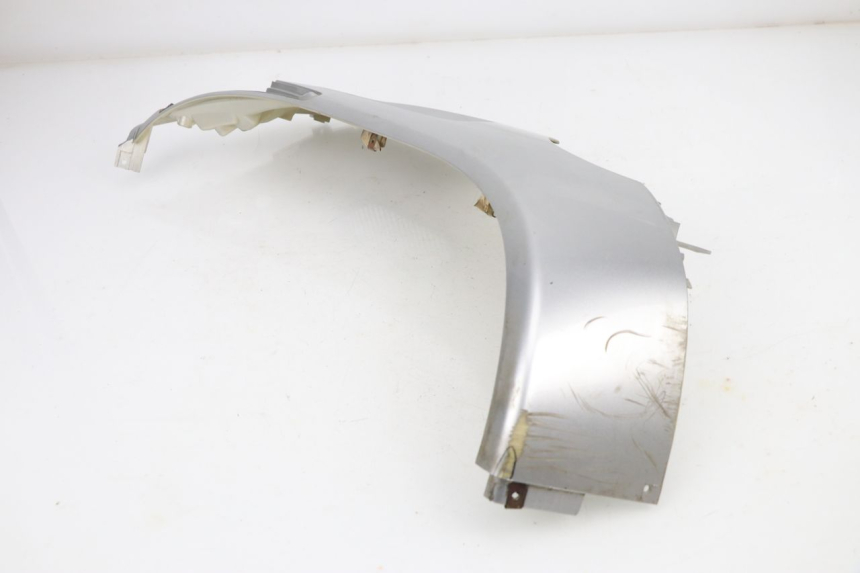 photo de FLANC LATERAL AVANT GAUCHE PEUGEOT SUM UP 125 (2008 - 2013) - Détails caractéristiques