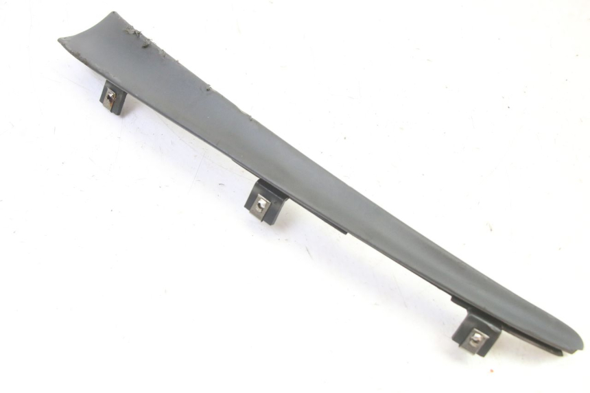 photo de FLANC LATERAL AVANT GAUCHE PIAGGIO SUPER LX 125 (2000 - 2003) - Gros plan technique