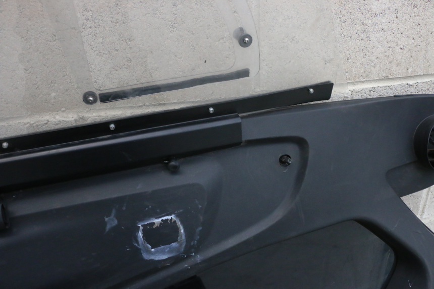 photo de FLANC LATERAL AVANT GAUCHE RENAULT TWIZY 45 (2012 - 2019) - Zoom état d’usage