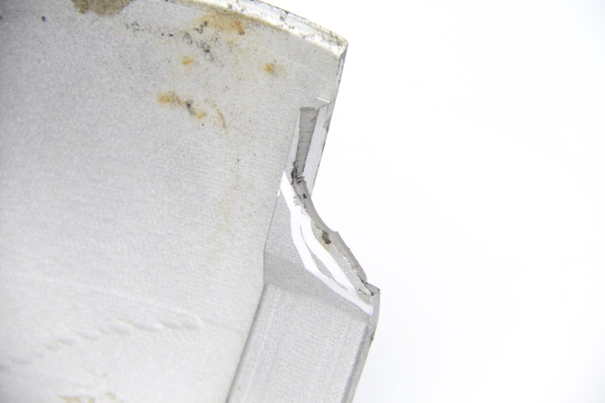 photo de FLANC LATERAL AVANT GAUCHE SUZUKI UC EPICURO 125 (1999 - 2003) - État de surface