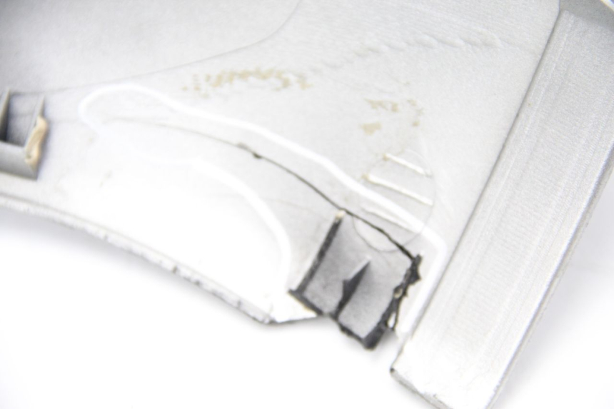 photo de FLANC LATERAL AVANT GAUCHE SUZUKI UC EPICURO 125 (1999 - 2003) - Pièce contrôlée