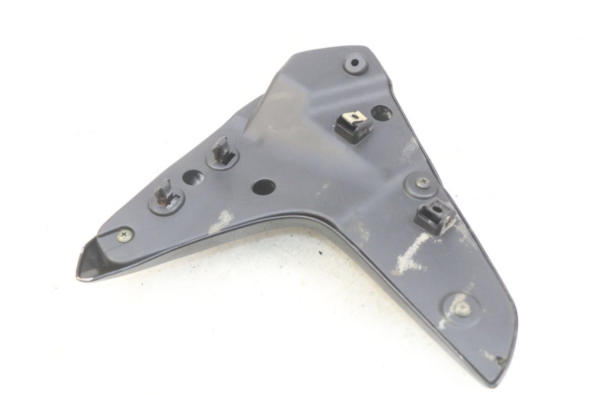 photo de FLANC LATERAL AVANT GAUCHE SYM WOLF SB 125 (2011 - 2018) - Détail de la pièce