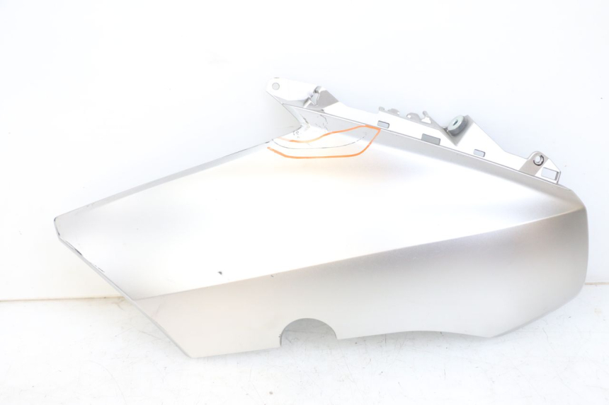 photo de FLANC LATERAL AVANT GAUCHE YAMAHA XMAX X-MAX ABS 125 (2017 - 2020) - Vue principale