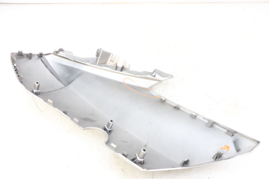 photo de FLANC LATERAL AVANT GAUCHE YAMAHA XMAX X-MAX ABS 125 (2017 - 2020) - Détail de la pièce