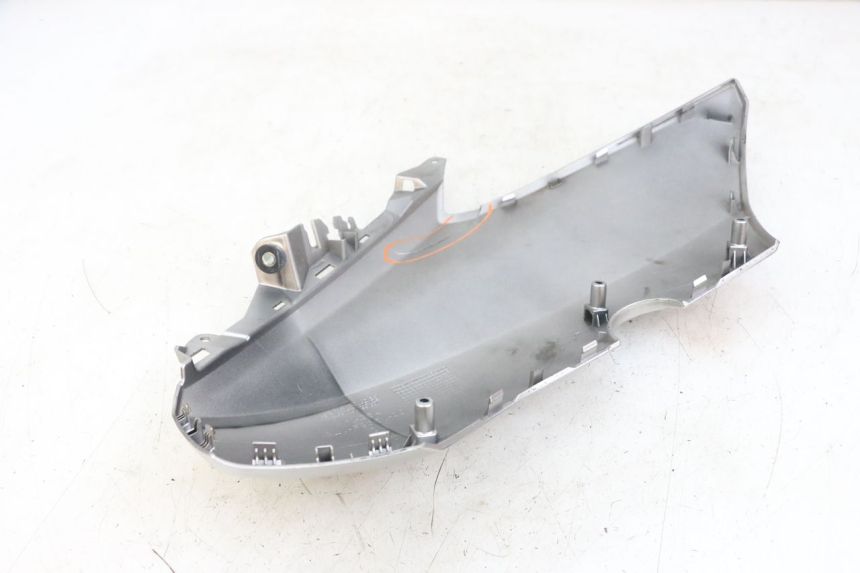 photo de FLANC LATERAL AVANT GAUCHE YAMAHA XMAX X-MAX ABS 125 (2017 - 2020) - Points de fixation