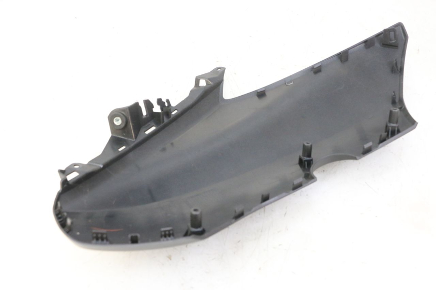 photo de FLANC LATERAL AVANT GAUCHE YAMAHA XMAX X-MAX 125 (2021 - 2025) - Gros plan technique