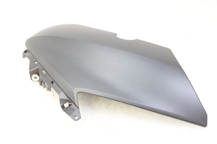 photo de FLANC LATERAL AVANT GAUCHE YAMAHA XMAX X-MAX 125 (2021 - 2025) - Points de fixation