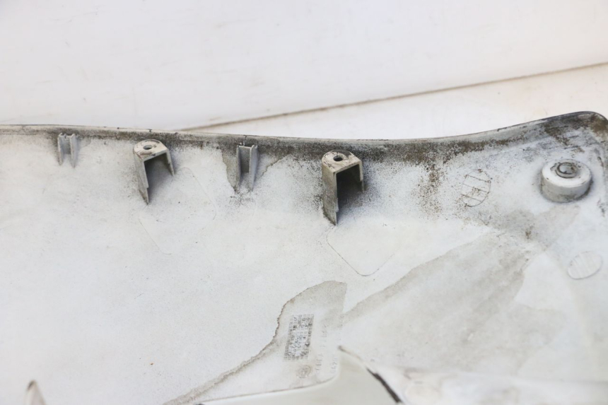 photo de FLANC LATERAL AVANT GAUCHE HONDA XLV VARADERO 125 (2000 - 2006) - Gros plan technique