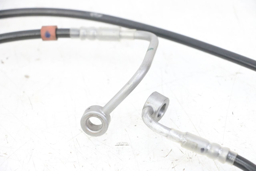 photo de FLEXIBLE FREIN ARRIÈRE ROYAL ENFIELD CONTINENTAL GT 650 (2019 - 2024) - Gros plan technique