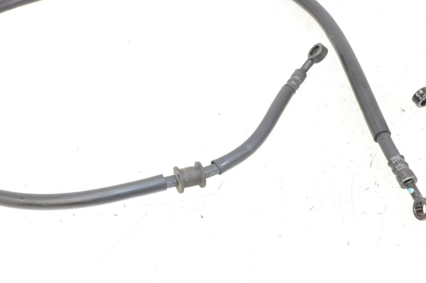 photo de FLEXIBLE FREIN AVANT YAMAHA TRACER 7 700 (2020 - 2024) - Gros plan technique