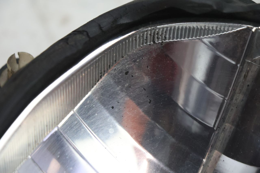 photo de FOND DE PHARE PIAGGIO ZIP 2T 50 (2009 - 2019) - Zoom état d’usage