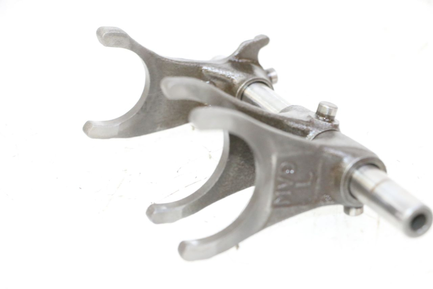 photo de FOURCHETTE BOITE HONDA CBR RR FIREBLADE 900 (1992 - 1994) - Autre angle de vue