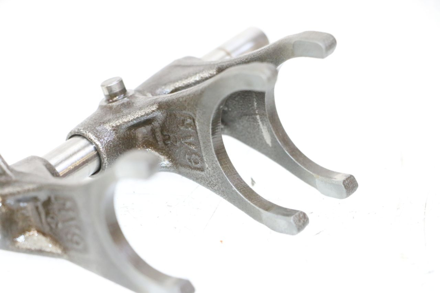 photo de FOURCHETTE BOITE HONDA CBR RR FIREBLADE 900 (1992 - 1994) - Points de fixation